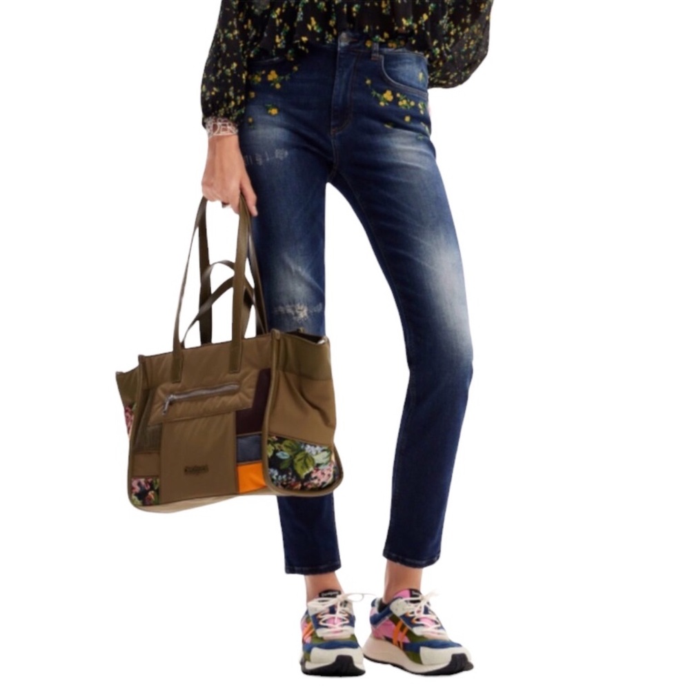 Desigual | NWT Floral Embroidered Akira Distressed Skinny Jeans